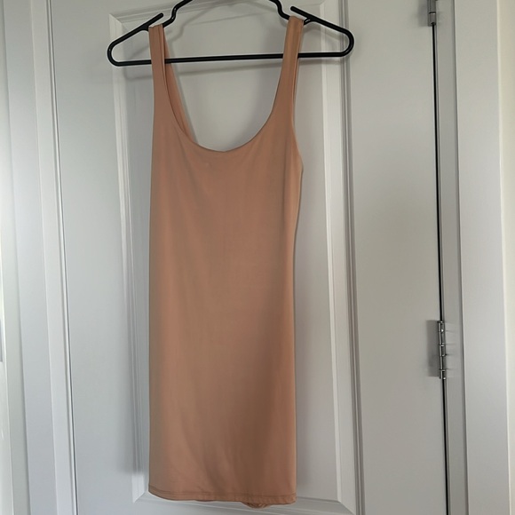 Revamped nude dress - Picture 3 of 7